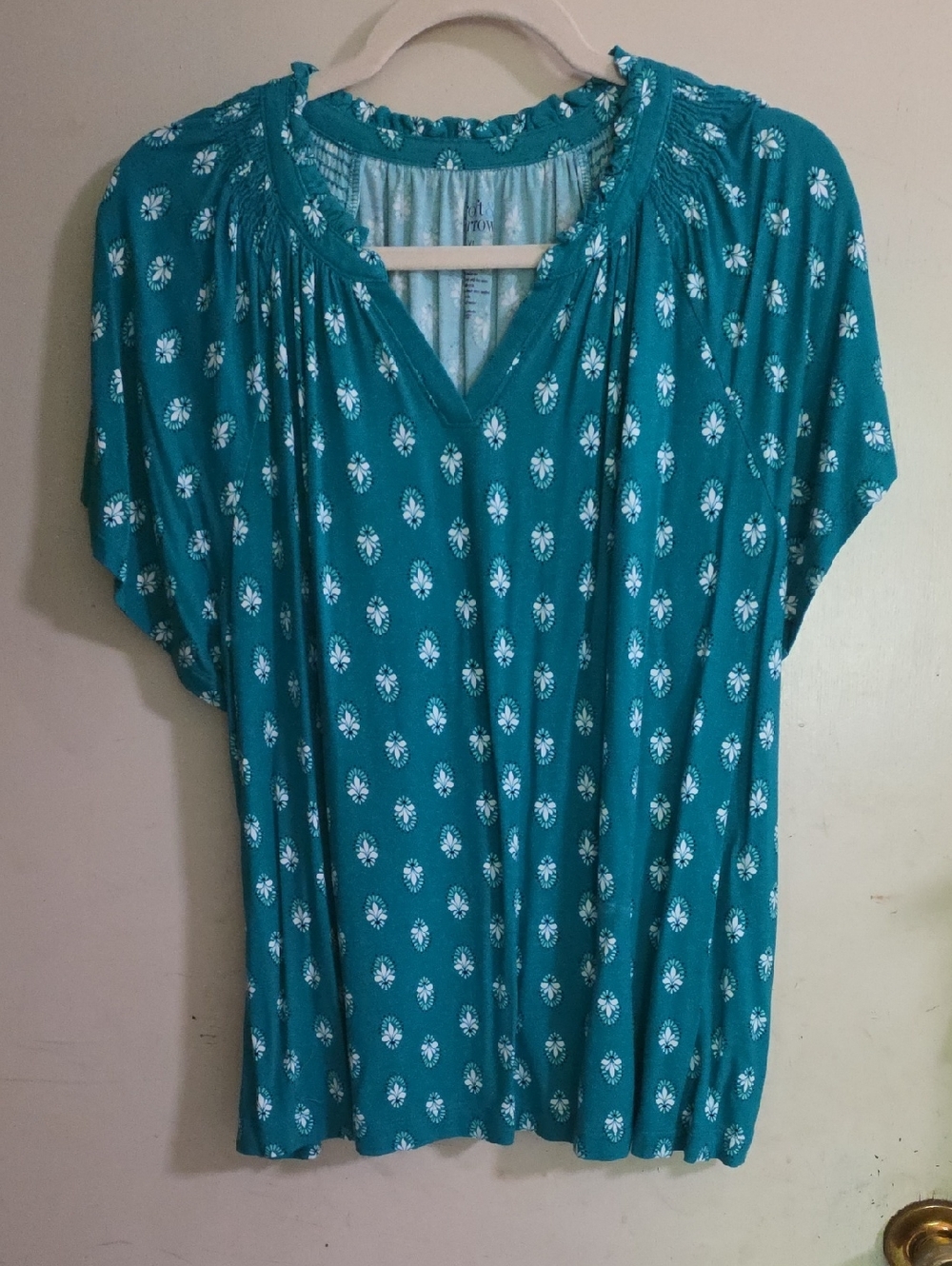 (NWOT)Women’s Croft & Barrow Teal Floral Short-Sleeve V-Neck Top